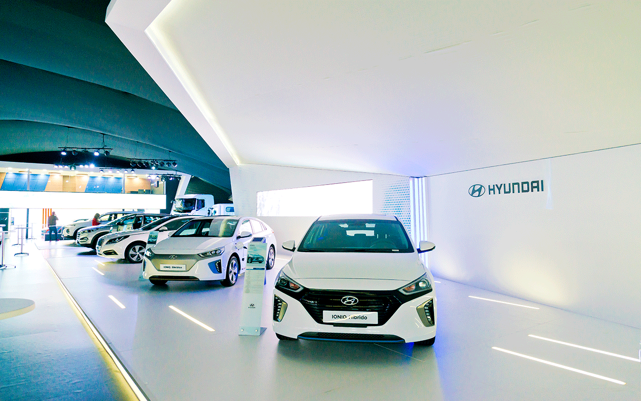Hyundai salon del automovil 2018 vehiculos carros blancos fotografia 4k 2