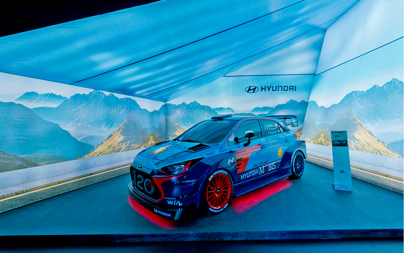 Hyundai salon del automovil 2018 vehiculos carros blancos fotografia 4k lanzamiento de producto