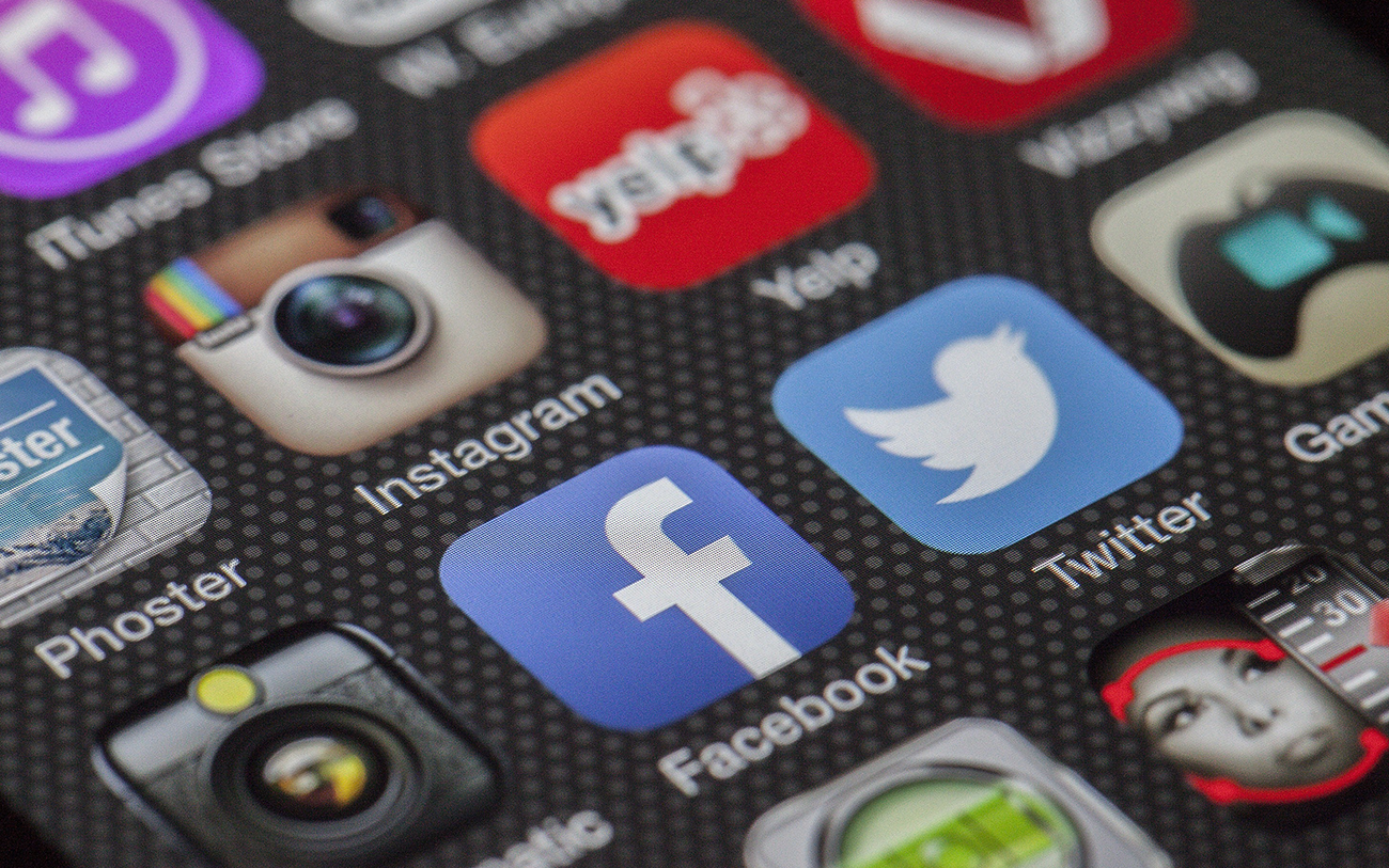 marketing digital redes sociales social media iconos instagram facebook twitter